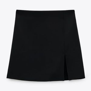 NWOT ZARA MINI SKIRT W/ SLIT